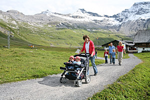 Familienspaziergang in Adelboden